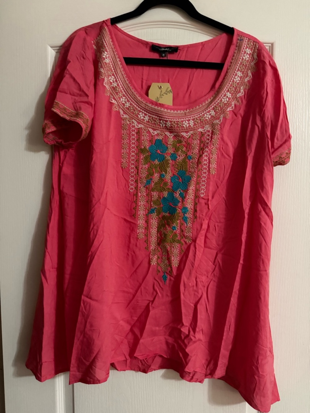 ANDREE BY UNIT Hot Pink Embroidered Scoop Neck Blouse
